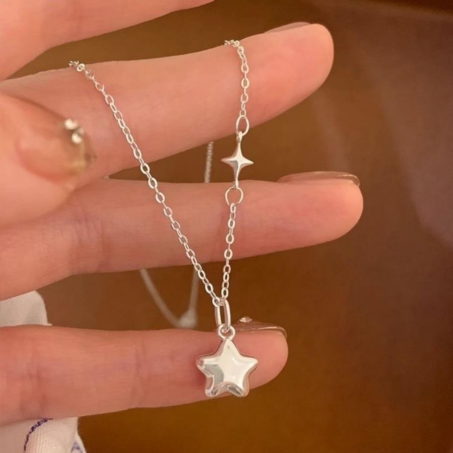 Simple five-pointed star necklace, cold wind, fashionable and exquisite collarbone chain, niche star necklace.