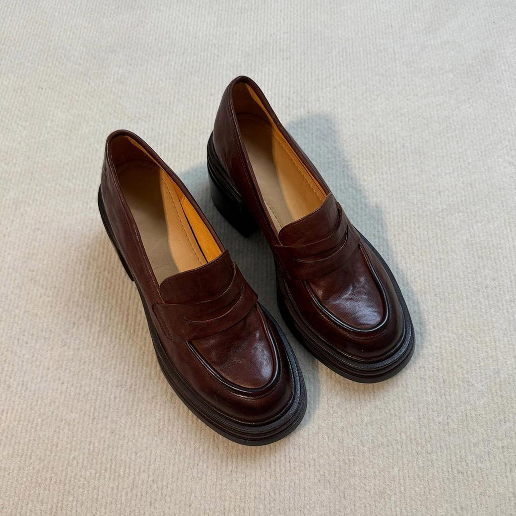 thick-soled thick-heeled loafers, women's retro style, small people increase their height and pedal simple small leather shoes.
