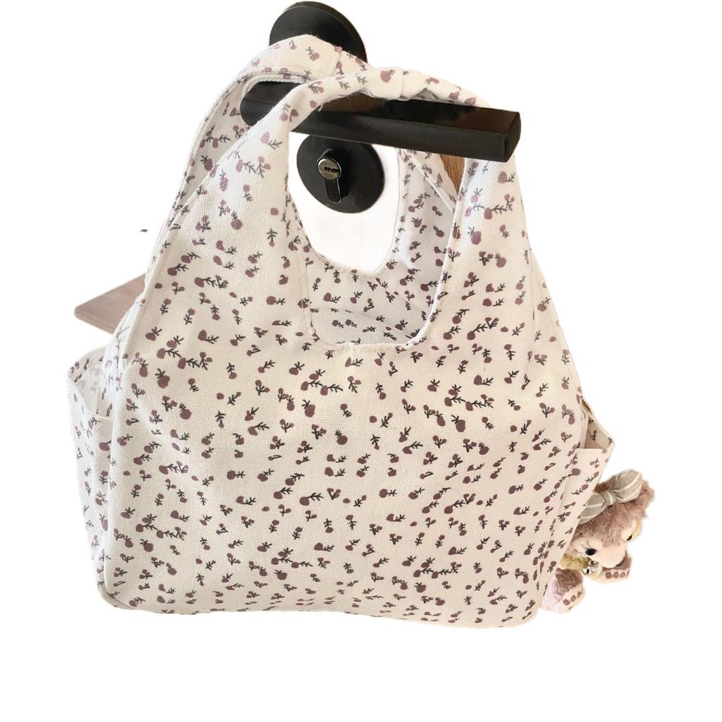Schicke Tragetasche aus floralem Canvas - Stilvoll & Süß für den Arbeitsweg
