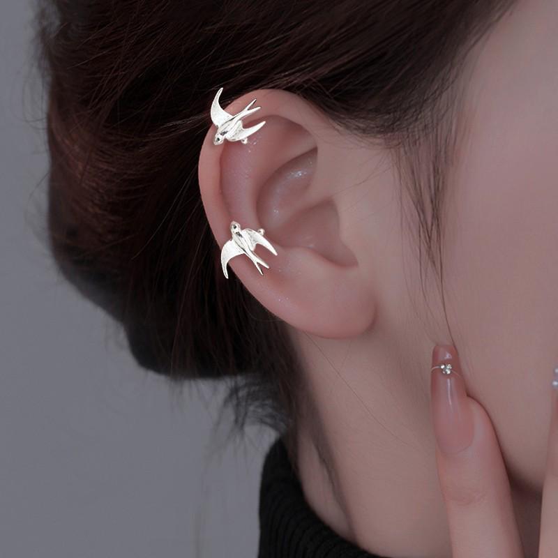 Cloud-Piercing Swallow Ear Cuff: Artistic Bird Clip for Women, No Piercing Required.