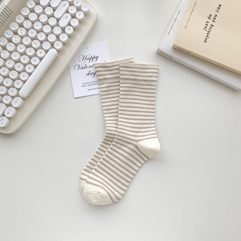 

Женские летние тонкие однотонные полосатые дышащие носки-трубы с широким голенищем 1 pair кофейный