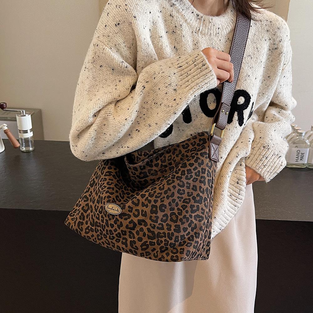 Autumn and Winter Fashion Leopard Print Tote Bag, Female Students Commute To Class, Large-capacity Messenger Bag