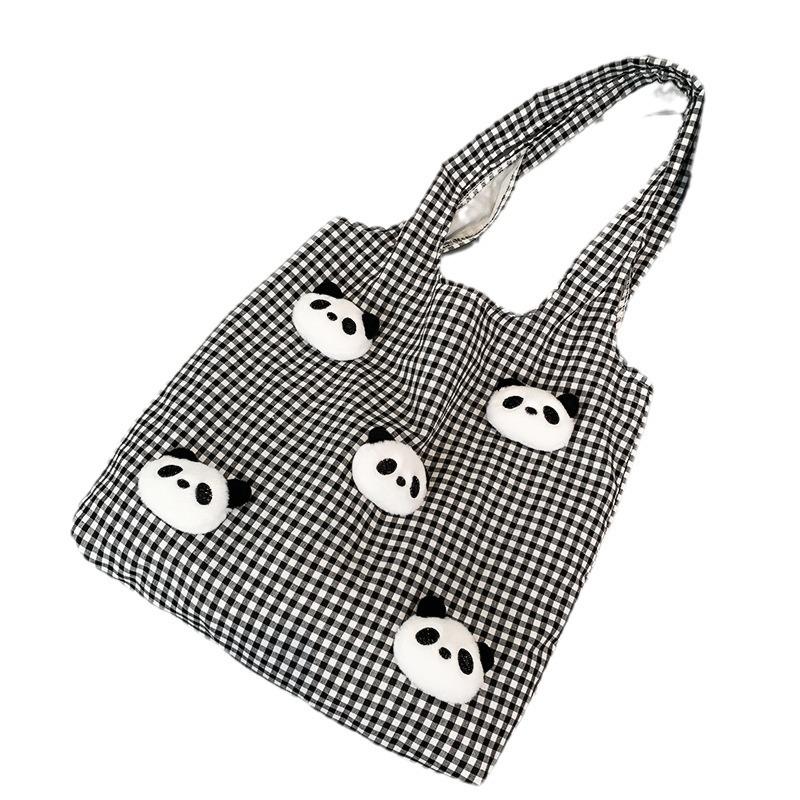 Eine Panda-Puppe mit großem Fassungsvermögen, Einkaufsschultertasche im lässigen Stil