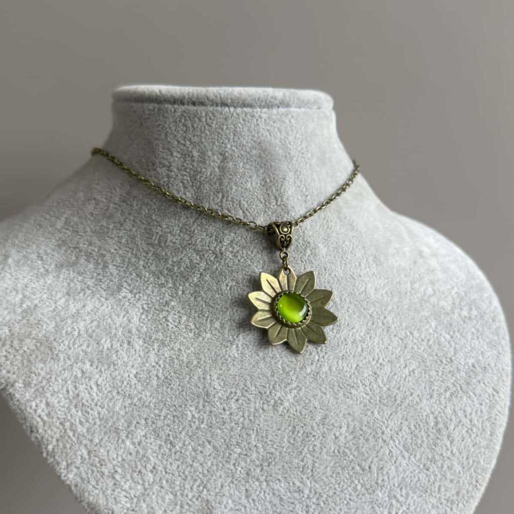 Bohemian Retro Ladies Sunflower Necklace With Cat Eye Stone Pendant For Casual Wear