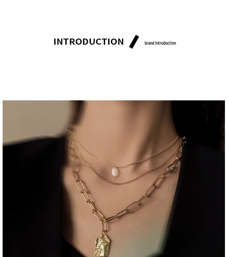 Winter Fashion Sweater Niche: Daisy & Seashell Pendant Necklace in White Titanium Steel