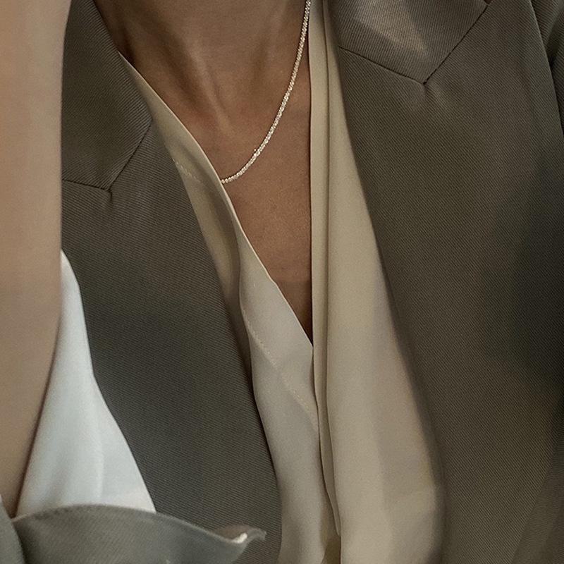 Colar de clavícula italiana brilhante Gypsophila para mulheres - Corrente simples e elegante com design empilhável