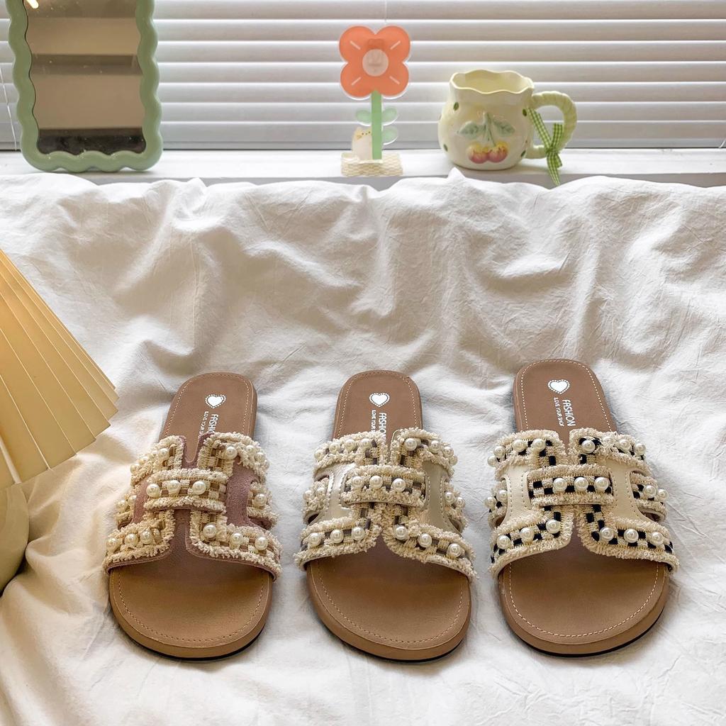 Seaside vacation cool slippers women's summer wear new casual flat bottom versatile with skirt one-word drag