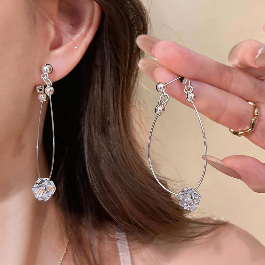 Silver Needle Luxury Zirconia Geometric Ear Cuff - High-End Fashion Earrings for Women