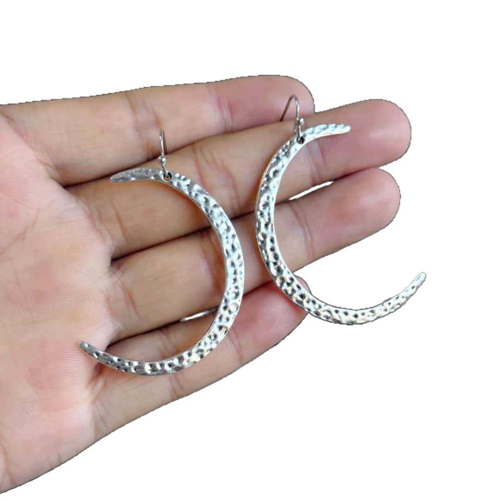 Bohemia Sliver Color Hammering Pattern Metal Large Crescent Moon Pendant Dangle Earrings for Women Retro Simple Jewelry Gifts