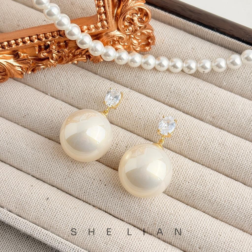 French retro diamond-encrusted pearl pendant earrings, high-end sense, simple temperament earrings, light luxury and gentle niche earrings for women