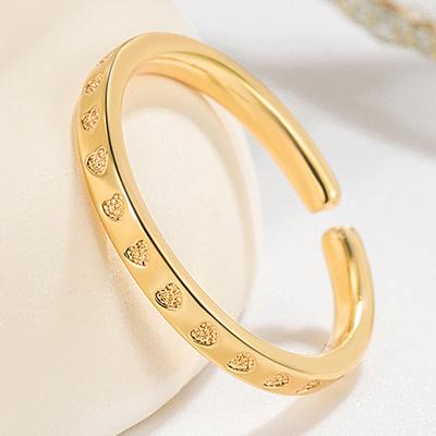 Anel de coração de amor de círculo completo em formato de coração dourado, design de nicho simples, temperamento de moda de alto senso feminino
