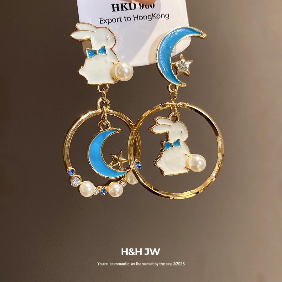 Silver needle dripping oil pearl moon rabbit pendant earrings retro court temperament earrings light luxury high-end earrings