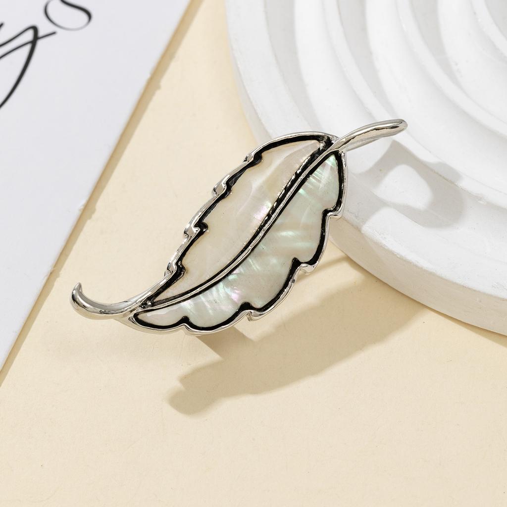 J Natural Mother Of Pearl Shell Feather-Shaped Brooch Pendant For Elegant Fascinators Women Brooch Jewelry Gift 50x19mm