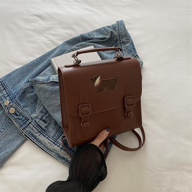 

2025 осень новый ретро рюкзак для поездок на работу повседневный высокоценный нишевый дизайн одноплечный портативный маленькая квадратная сумка коричневый