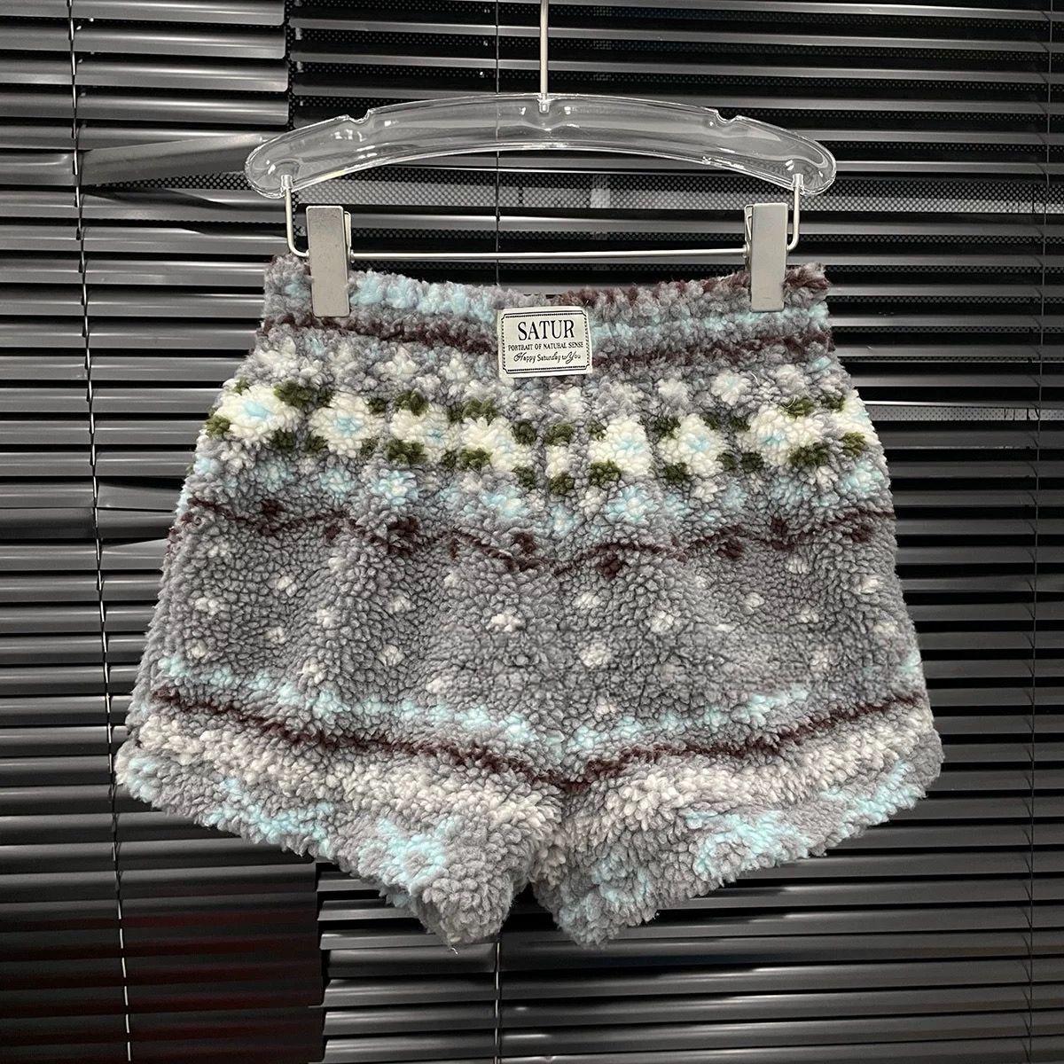 

Autumn/Winter 2025 Retro Jacquard Plush Hooded Cotton Jacket & Shorts Set for Women Medium