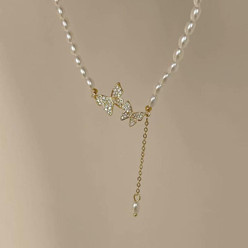 Retro Light Luxury Pearl Necklace Niche High-end Butterfly Pendant Necklace Jewelry Women's Elegant Versatile Collarbone Chain