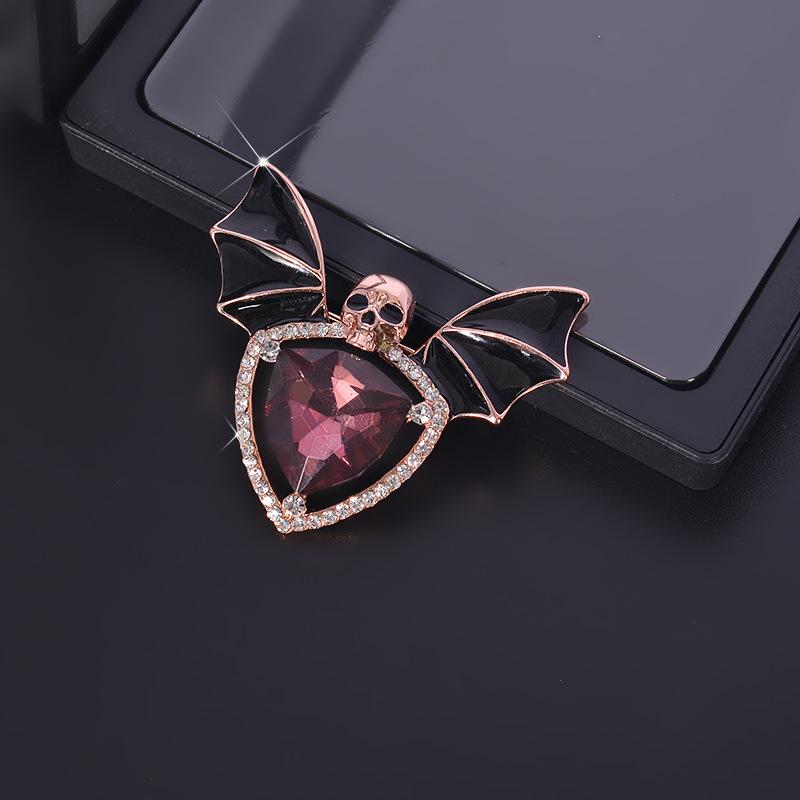 Punk Style Crystal Skull Brooch Vintage Rhinestone Wing Badge Lapel Pins for Women Men Accessories Halloween Brooches Gifts