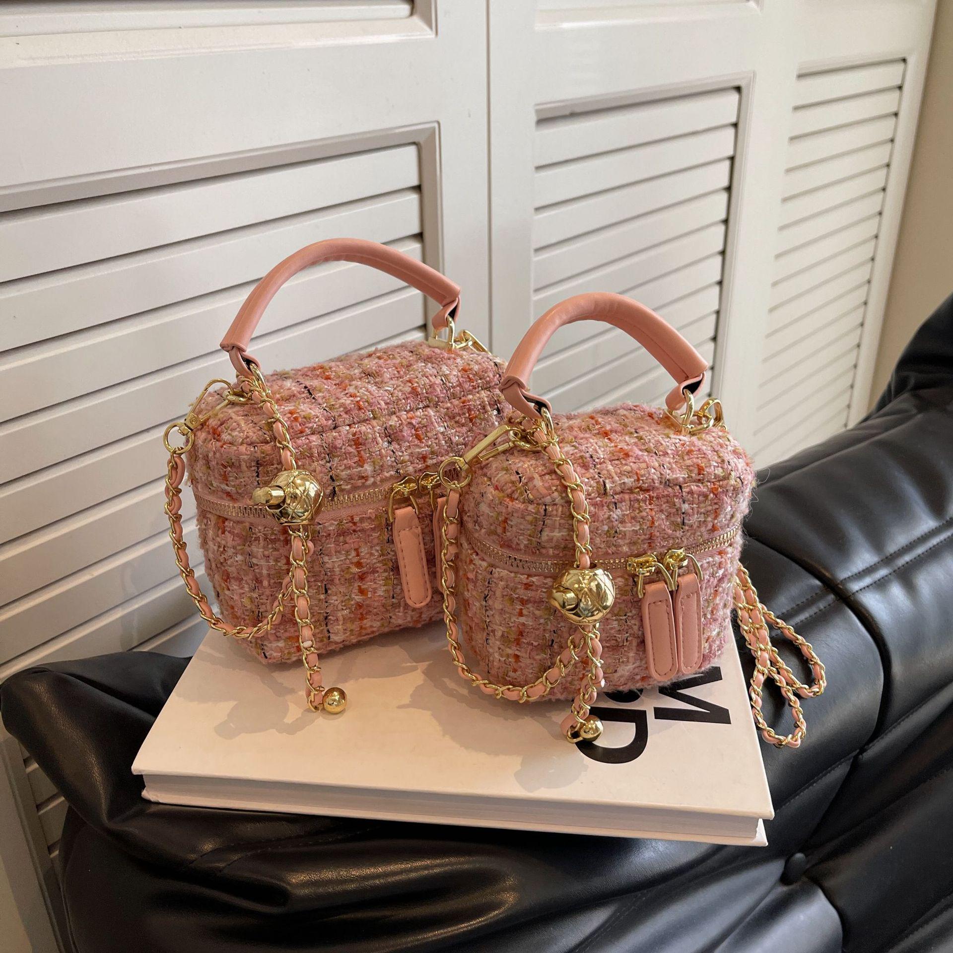 

Luxury Women s Wool Box Bag 2025: Chic Chain Shoulder & Crossbody Handbag Small брудно-білий