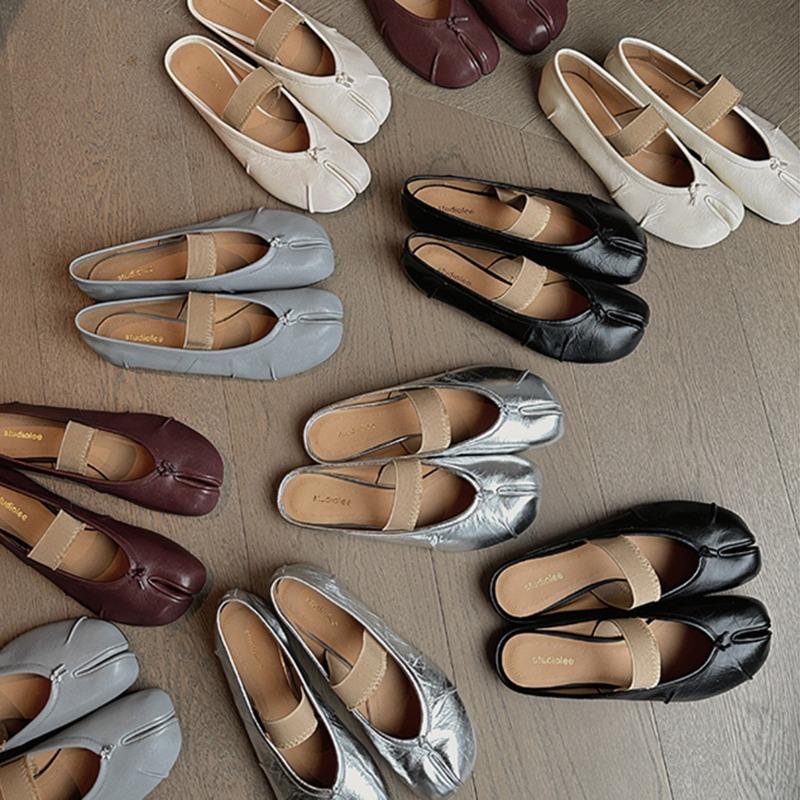 Fashion Fashion Tabi Ninja Shoes WomenRound Split Toe Shallow Thick Heel Sandals Single Mid Heel Mary Janes Shoes Female Pumps