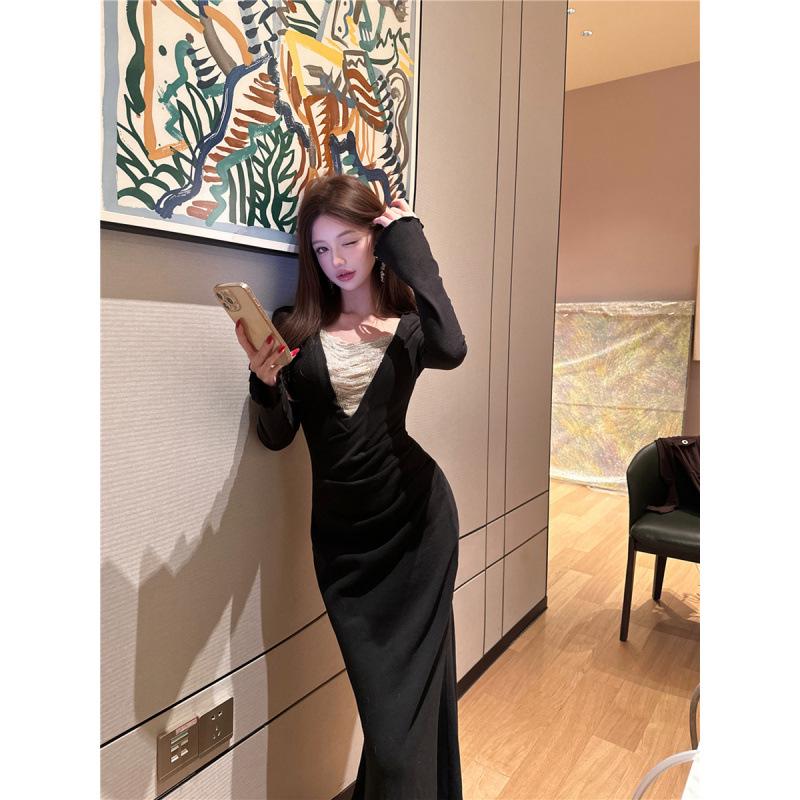 

Элегантное длинное платье-пэчворк с глубоким V-образным вырезом, плиссированной талией и подолом-«рыбий хвост» для женщин M