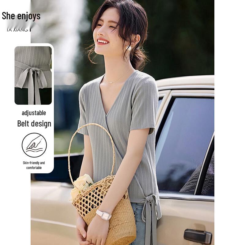 Women s V-Neck Tie-Waist Knit Top M