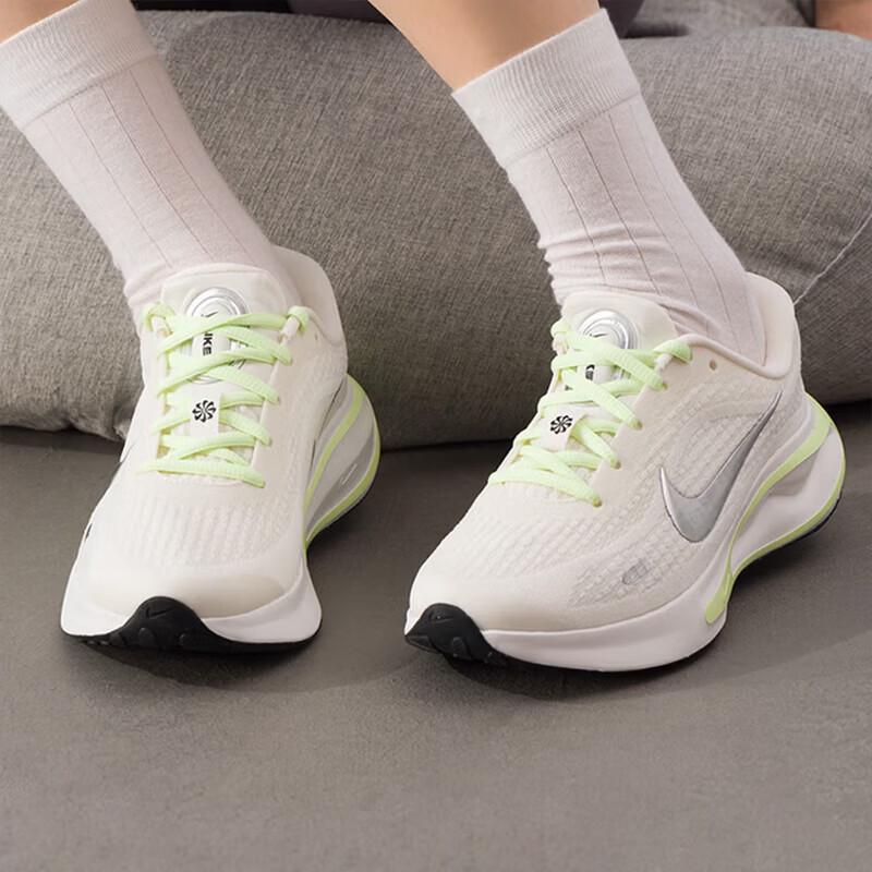 Nike Women's Journey Run Running Shoes