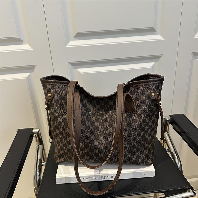 Premium Bag Women's Autumn New Commuter Armpit Bag Fashionable Simple Niche Design Shoulder Tote Bag