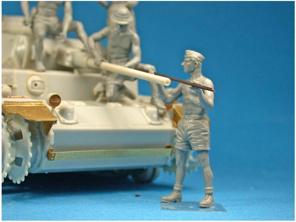 Miniart 1/35 Scale German Tank Crew Africa Corps Figure Set (5 Figures) with Weapons and Equipment, Plastic Model Kit MA35278