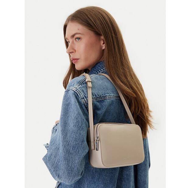 Сумка Calvin Klein Foil Logo Elongated Camera Bag One Size