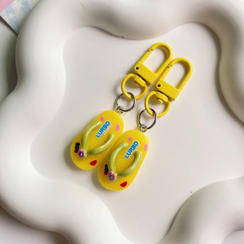 Small Flip Flop Keychain Cute Shoe Pattern Key Rings Resin Texture Assorted Colors Key Holder Suitable for Women Boy