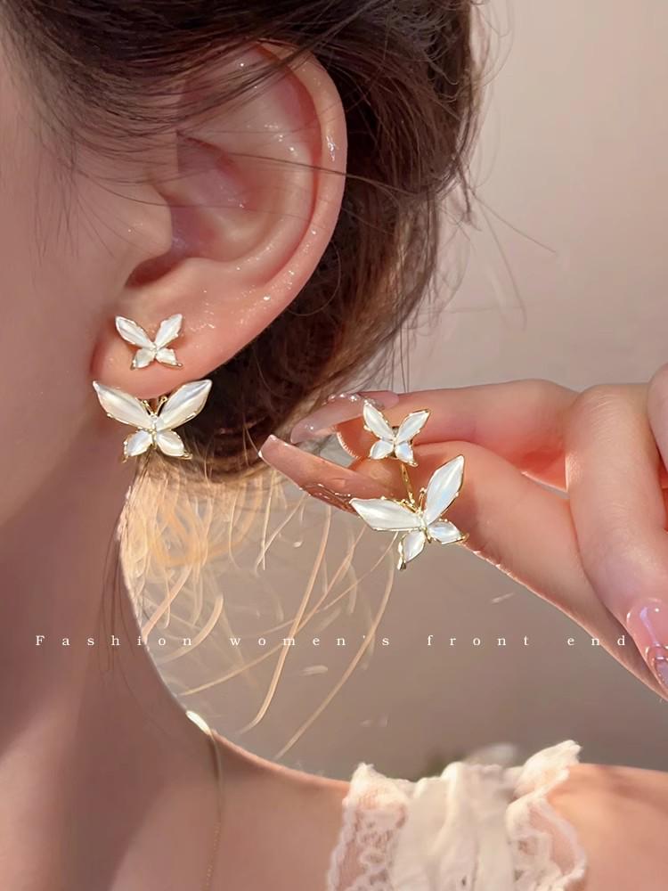 Brincos Elegantes de Borla de Zircônia com Pérolas e Tarraxas Florais - Joias de Orelha Versáteis e Estilosas para Mulheres