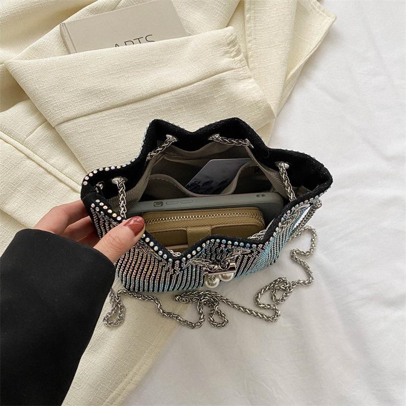 Diamond-encrusted drawstring bucket bag women's new bright diamond rhinestone full diamond bag popular high-end chain messenger bag