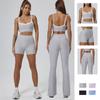Yoga-Set in Kontrastfarbe: Hochelastischer Sport-BH und ausgestellte Hose mit Hüftlifting