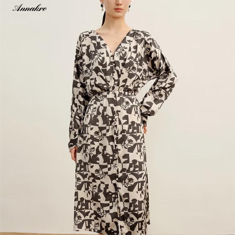 

JUZI ANNACO Elegant V-Neck Satin Geometric Print X-Line Dress L