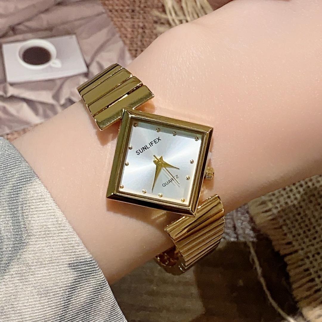 

SUNLIFEX Women s Irregular Diamond-Shaped Gold Stainless Steel Quartz Watch with Bamboo Link Band