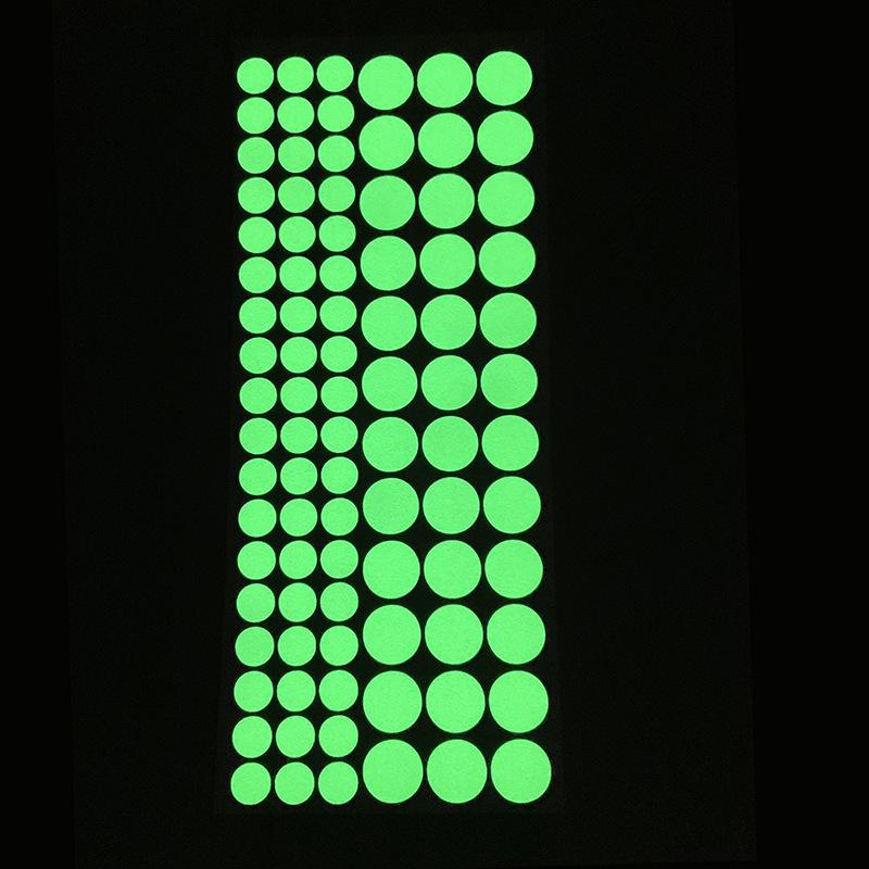 

Флуоресцентные светящиеся наклейки на стену в виде звезд и луны для декора гостиной, спальни и детской комнаты