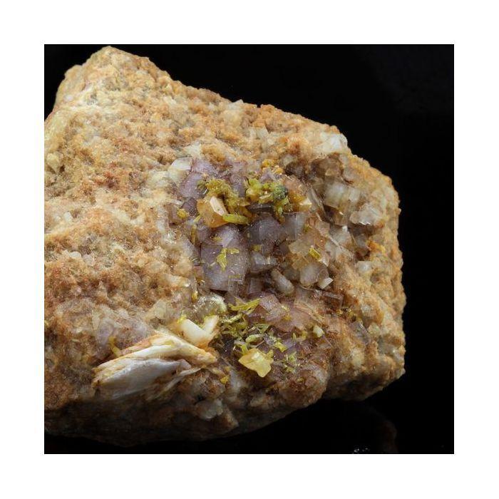 Pierres et Minéraux. Wulfenite + Baryte + Fluorite. 365.8 ct. Lantignié, France..