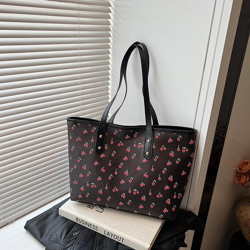 

Small fresh women s lightweight tote bag, new fashionable and high-value versatile commuter shoulder handbag чёрный