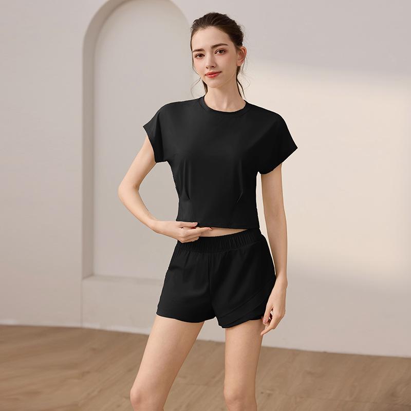 

Женский быстросохнущий утягивающий комплект для йоги: Дышащий топ с коротким рукавом и фитнес-шорты для лета. M чёрный
