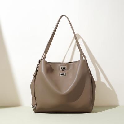 2025 New Niche Design Leather Shoulder Bag Light Luxury Commuter Large Capacity Handbag Premium Versatile Underarm Bag
