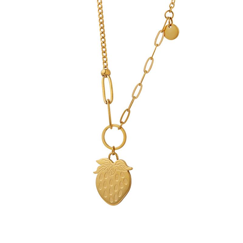 Halskette mit Erdbeeranhänger im koreanischen Stil, Nischendesign, personalisierter, vielseitiger Schmuck aus Titanstahl mit 18 Karat Goldbeschichtung