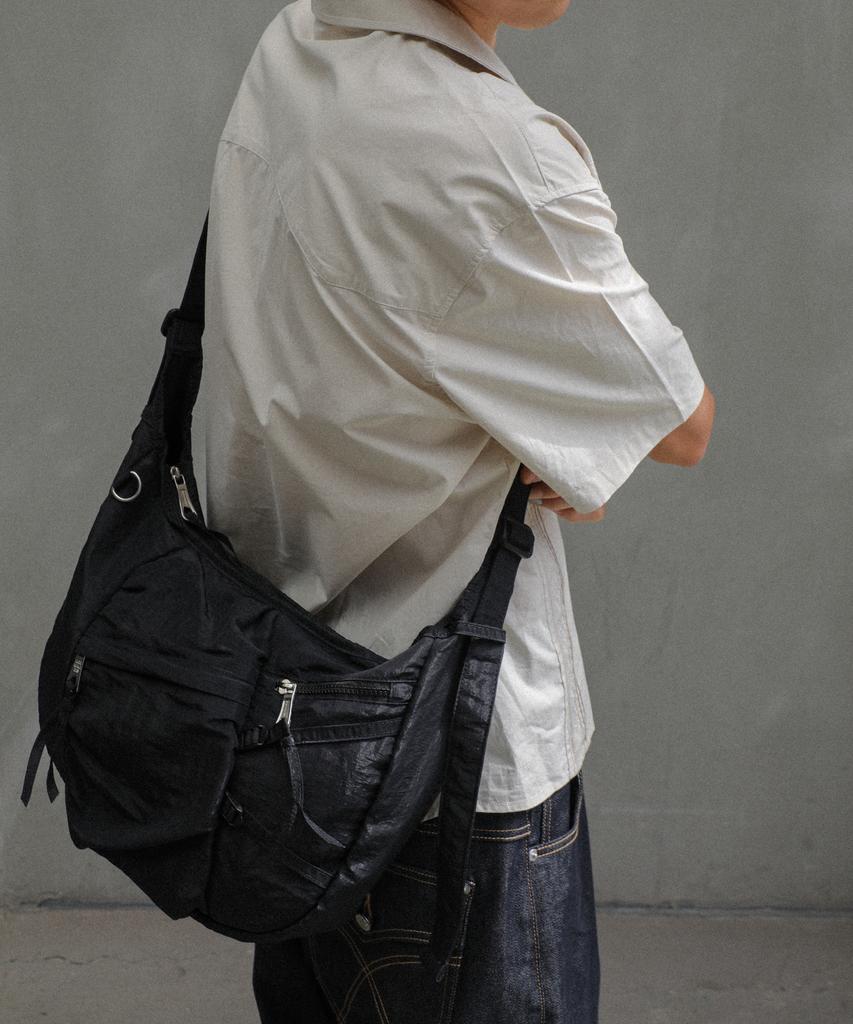 Iugamakaras Nylon Strap Hobo Bag (Black)