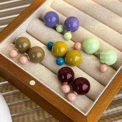 Verspielte Bubblegum-Doppelseitige Ohrringe im koreanischen Stil: Color-Block Runde Kugelstecker, Zwei Tragemöglichkeiten.