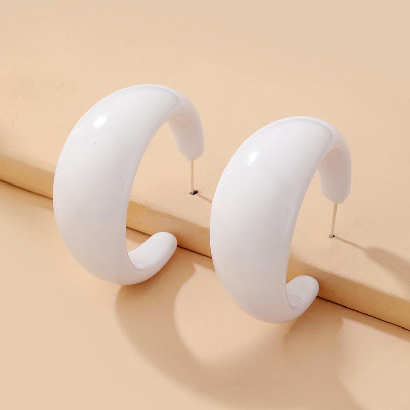 

Геометрические акриловые серьги-кольца конфетных цветов - Элегантный C-образный дизайн для женщин