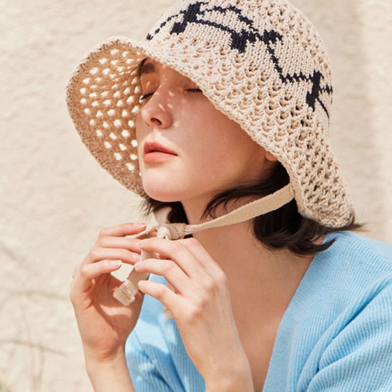 

Шапка-бини VARZAR VA с перфорированным цифровым логотипом, бежевая FREE