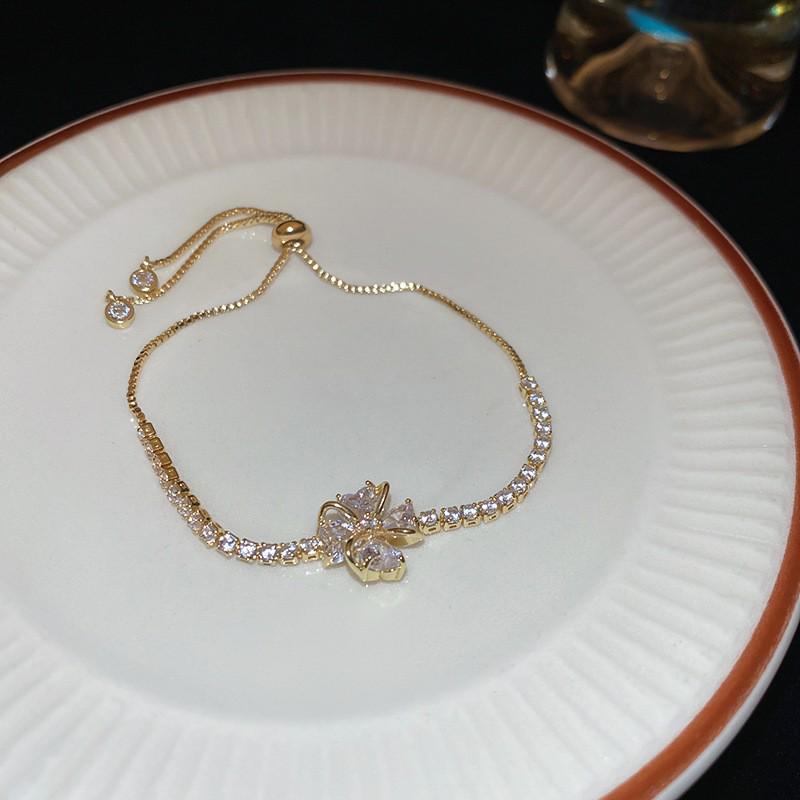 Exquisite Zirconia Star Flower Bracelet: Fashionable, Versatile, and Elegant Women's Hand Jewelry