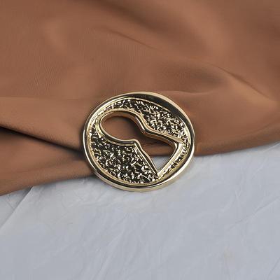 Plisseret Broche Legering Nøglehul Form Glasur Luksus Mærke Pin Trendy Banket Tøj Metal Pin