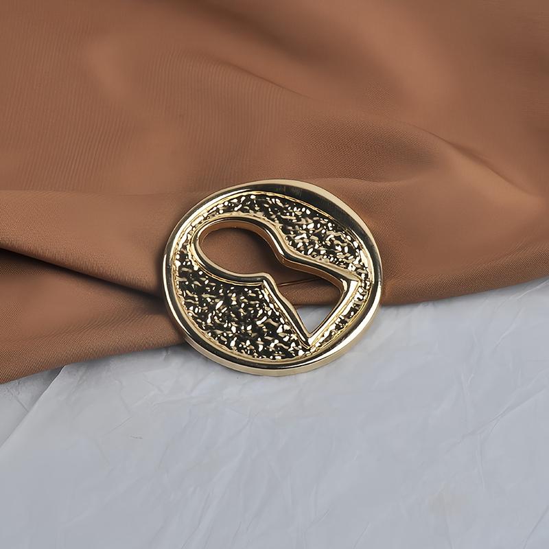 Pleated Brooch Alloy Keyhole Shape Glaze Luxury Badge Pin Trendy Banquet Clothes Metal Pin