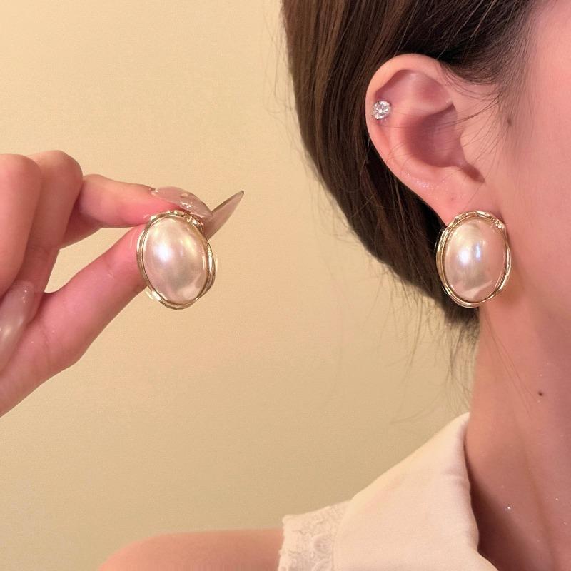 French oval multi-layer pearl earrings necklace retro temperament elegant jewelry set light luxury niche jewelry women