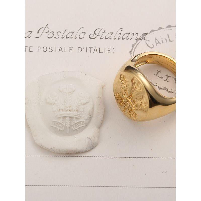 European and American British Royal Family Emblem Ring, Niche Golden Vintage Seal Stamp, Trendy Men's Tail Ring, Light Luxury